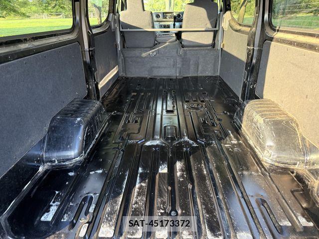 Nissan NV350 Caravan 2015-01 1093258-18