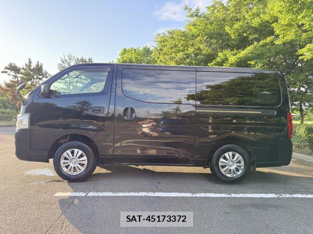 Nissan NV350 Caravan 2015-01 1093258-7