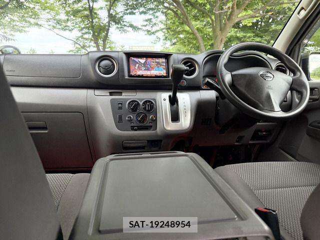 Nissan NV350 Caravan 2015-05 1087764-11