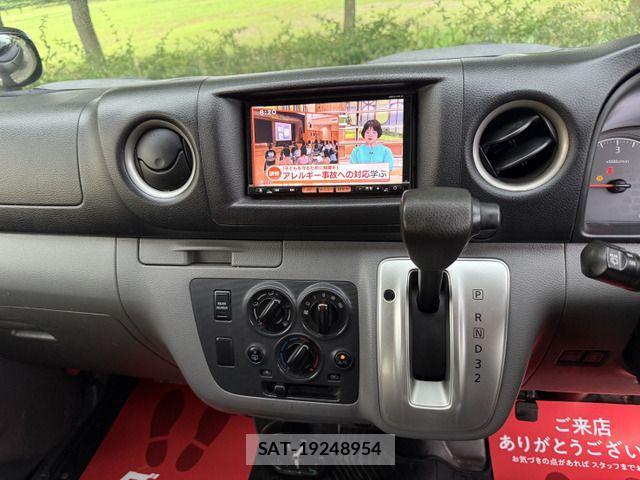 Nissan NV350 Caravan 2015-05 1087764-12