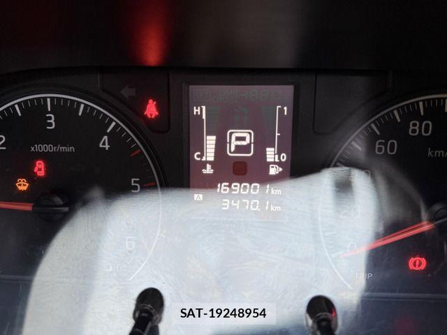 Nissan NV350 Caravan 2015-05 1087764-13