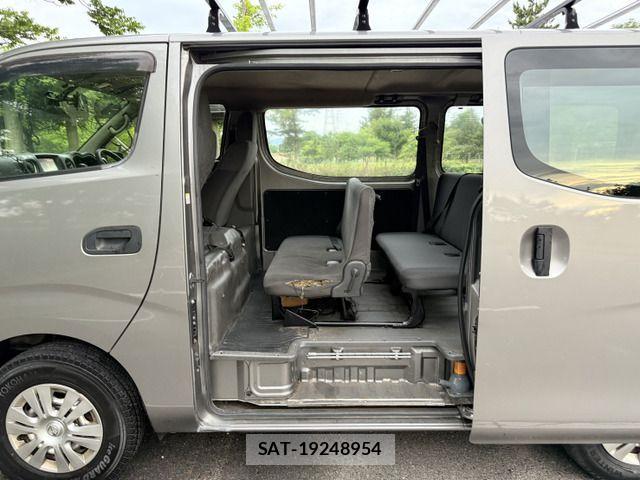 Nissan NV350 Caravan 2015-05 1087764-15