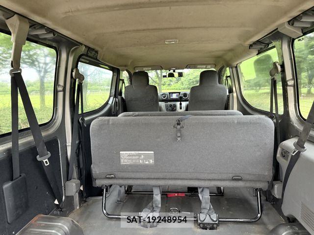 Nissan NV350 Caravan 2015-05 1087764-18