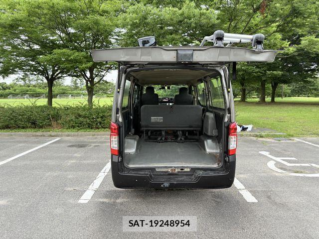 Nissan NV350 Caravan 2015-05 1087764-19