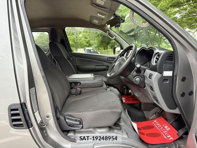 Nissan NV350 Caravan 2015-05 1087764-8