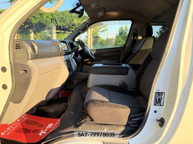 Nissan NV350 Caravan 2015-10 1207924-9