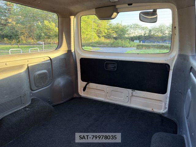 Nissan NV350 Caravan 2015-10 1207924-17