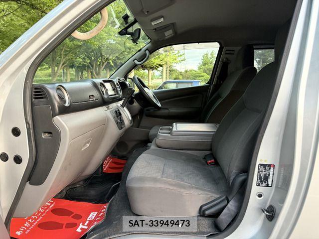 Nissan NV350 Caravan 2018-03 1258530-9