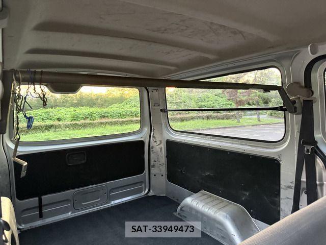 Nissan NV350 Caravan 2018-03 1258530-17