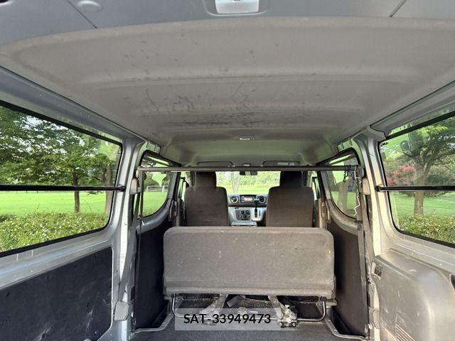 Nissan NV350 Caravan 2018-03 1258530-18