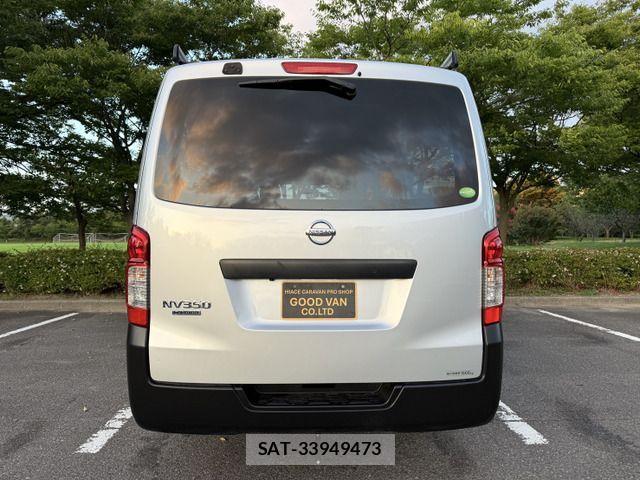 Nissan NV350 Caravan 2018-03 1258530-5
