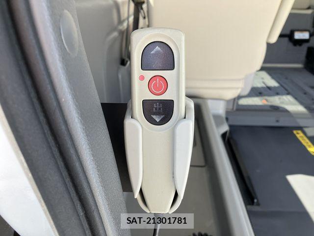Nissan NV350 Caravan 2019-07 1293087-9
