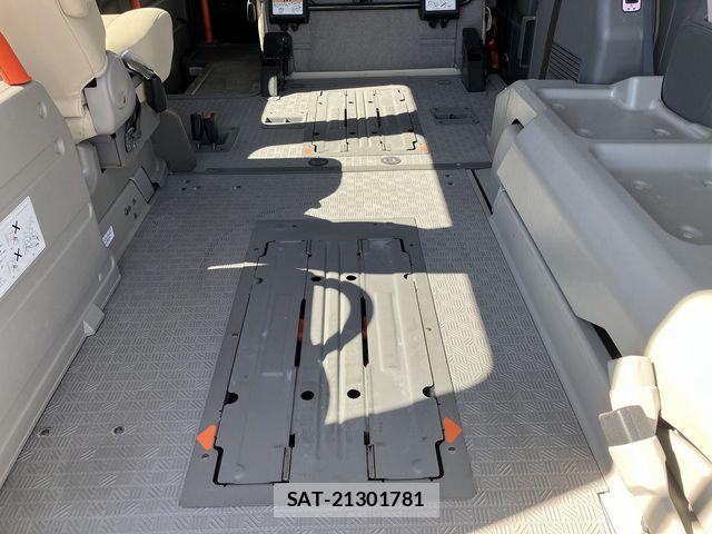 Nissan NV350 Caravan 2019-07 1293087-12