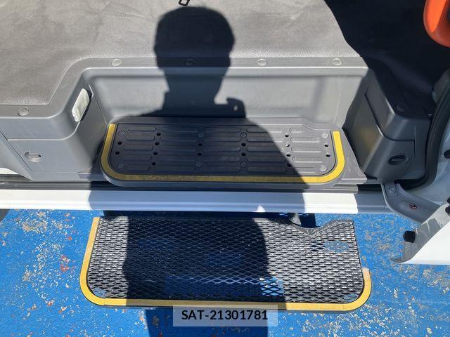 Nissan NV350 Caravan 2019-07 1293087-13