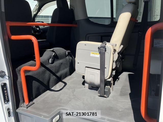 Nissan NV350 Caravan 2019-07 1293087-14