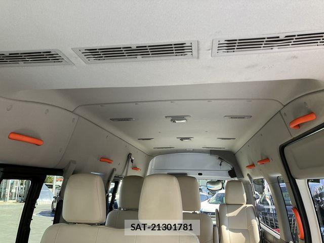 Nissan NV350 Caravan 2019-07 1293087-15