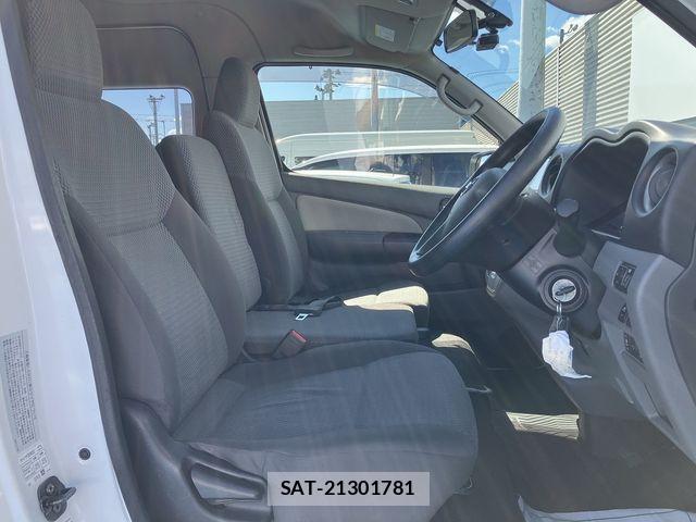 Nissan NV350 Caravan 2019-07 1293087-28