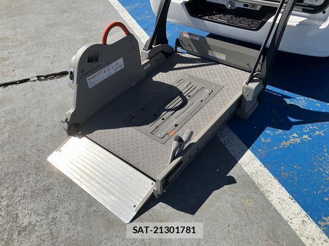 Nissan NV350 Caravan 2019-07 1293087-8