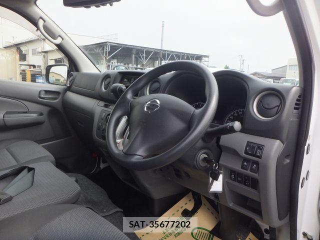 Nissan NV350 Caravan 2021-08 1328495-12
