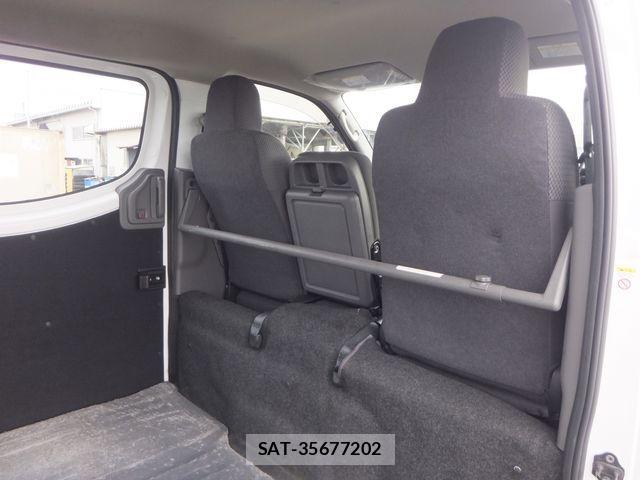 Nissan NV350 Caravan 2021-08 1328495-14