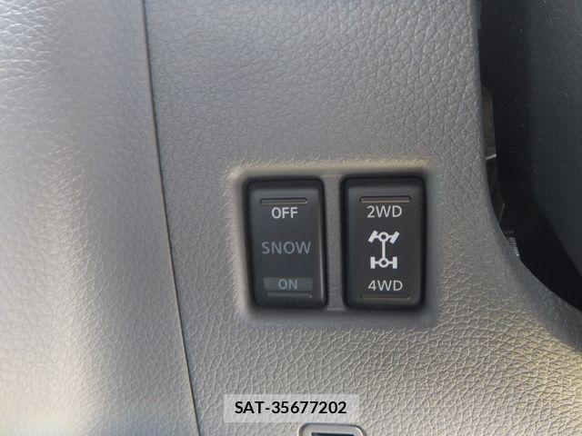 Nissan NV350 Caravan 2021-08 1328495-21