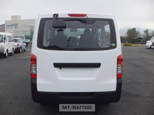 Nissan NV350 Caravan 2021-08 1328495-7