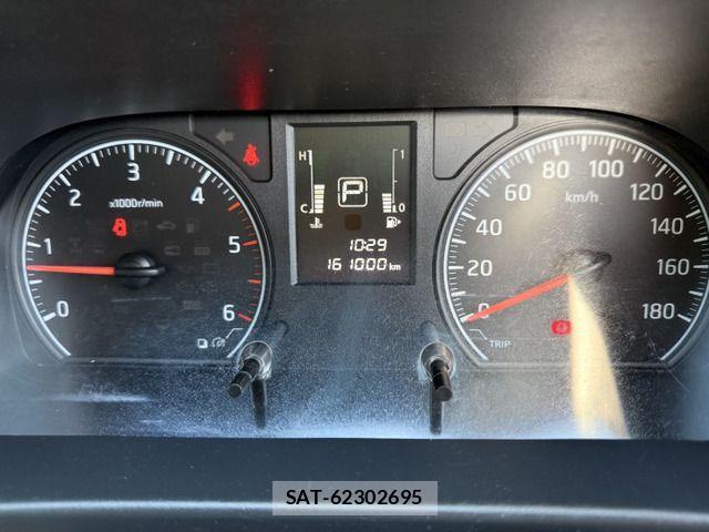 Nissan NV350 Caravan 2018-11 1332460-12