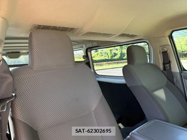 Nissan NV350 Caravan 2018-11 1332460-13