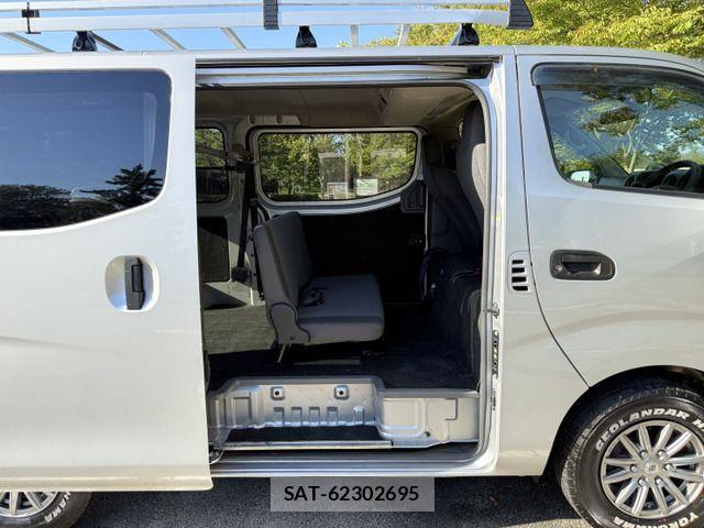 Nissan NV350 Caravan 2018-11 1332460-14