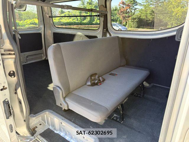 Nissan NV350 Caravan 2018-11 1332460-15