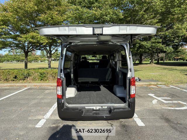 Nissan NV350 Caravan 2018-11 1332460-19