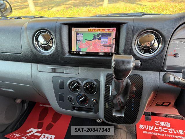 Nissan NV350 Caravan 2014-12 1392807-12