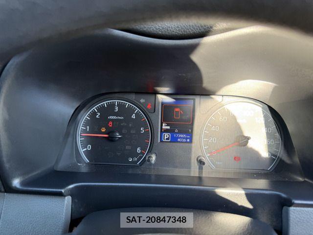 Nissan NV350 Caravan 2014-12 1392807-13