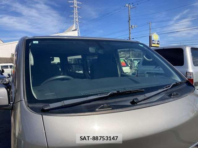 Nissan NV350 Caravan 2015-11 1405299-10