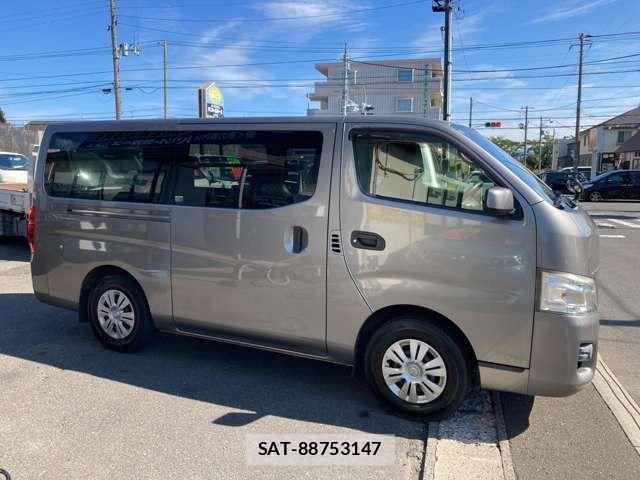 Nissan NV350 Caravan 2015-11 1405299-11