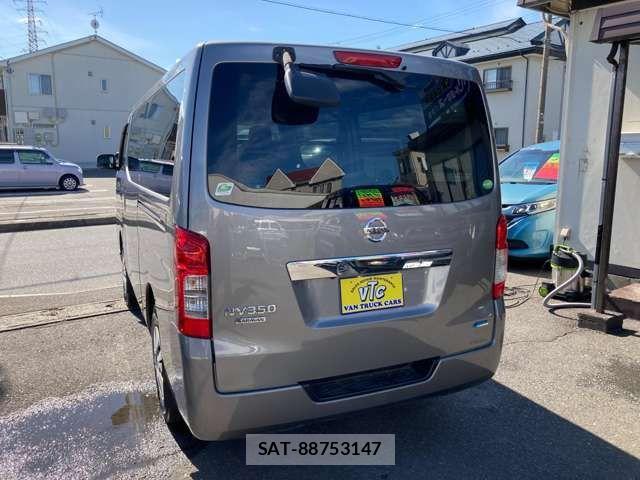 Nissan NV350 Caravan 2015-11 1405299-13