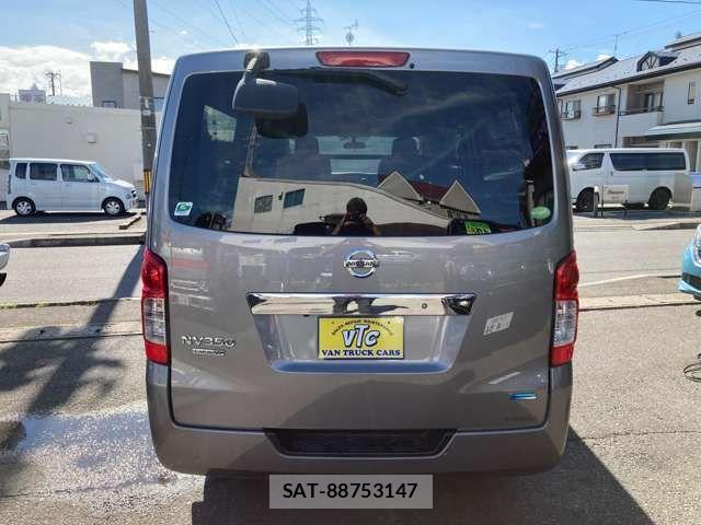 Nissan NV350 Caravan 2015-11 1405299-14