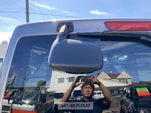 Nissan NV350 Caravan 2015-11 1405299-19