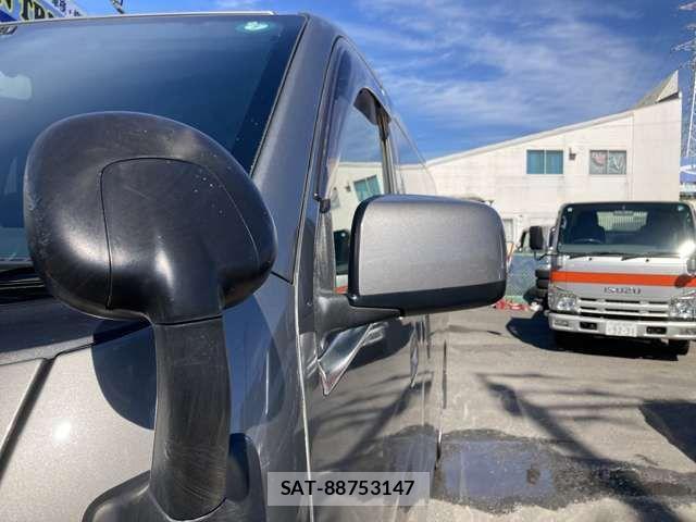 Nissan NV350 Caravan 2015-11 1405299-7