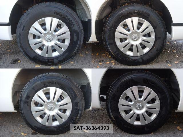 Nissan NV350 Caravan 2017-08 1474055-16