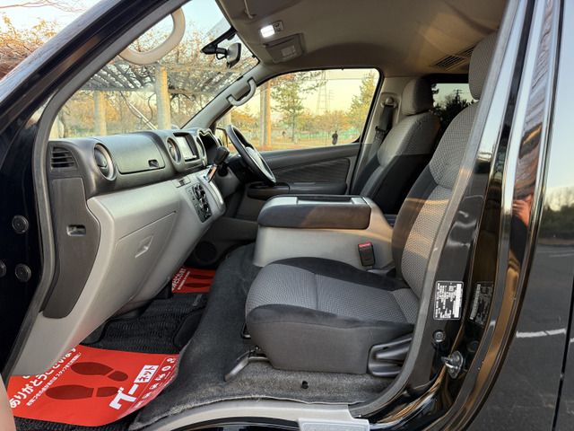 Nissan NV350 Caravan 2014-03 1548015-9