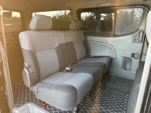Nissan NV350 Caravan 2014-03 1548015-16