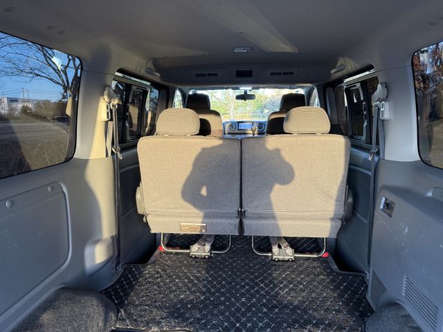 Nissan NV350 Caravan 2014-03 1548015-19