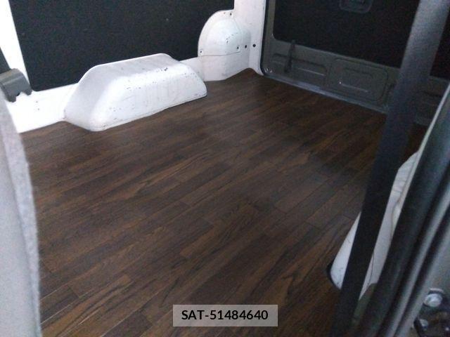 Nissan NV350 Caravan 2013-04 1554609-12