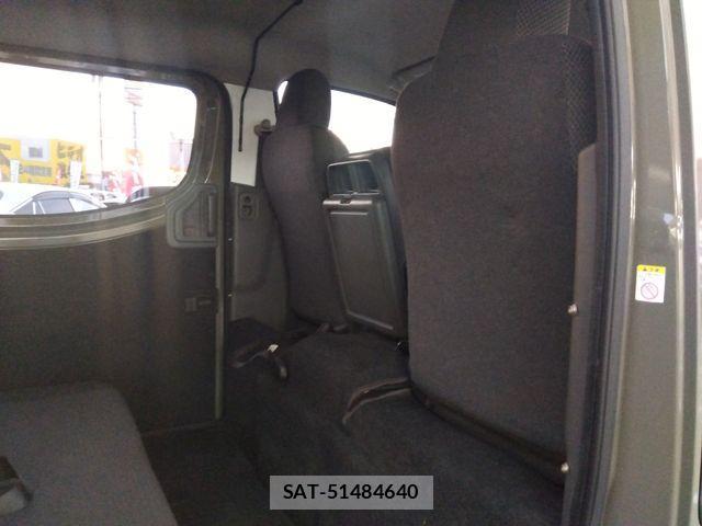Nissan NV350 Caravan 2013-04 1554609-16