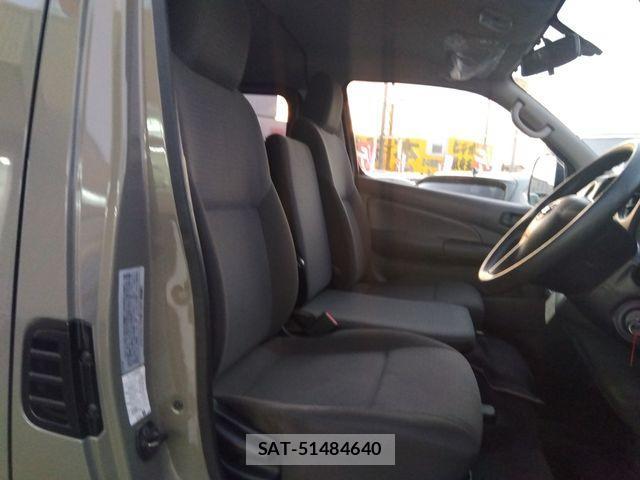 Nissan NV350 Caravan 2013-04 1554609-17