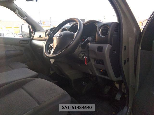Nissan NV350 Caravan 2013-04 1554609-18