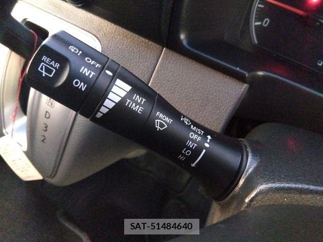 Nissan NV350 Caravan 2013-04 1554609-21