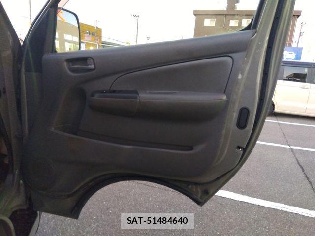 Nissan NV350 Caravan 2013-04 1554609-28