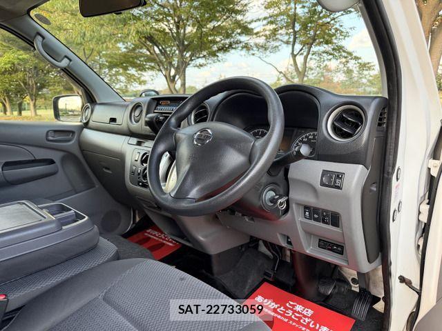 Nissan NV350 Caravan 2014-12 1586868-10